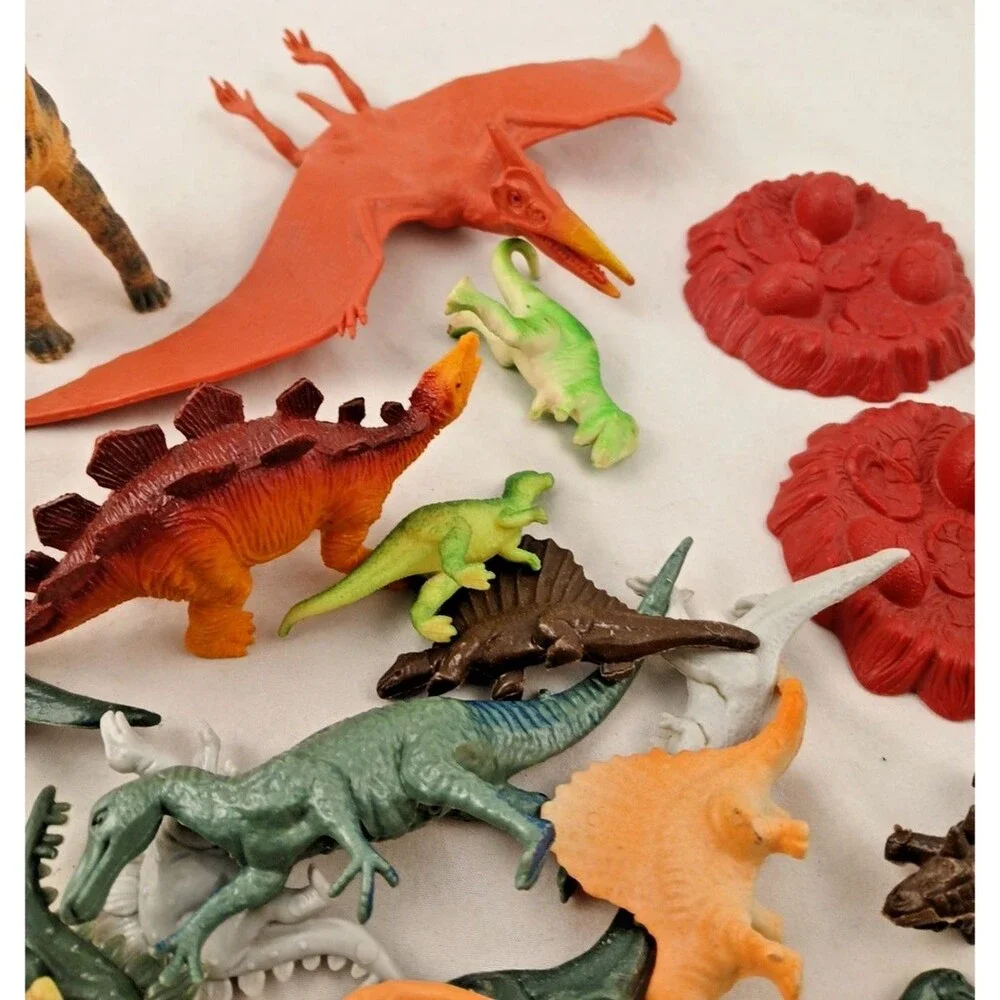80+ LOT Vintage 1990’s Plastic and Rubber Toy Dinosaurs Dinosaur HUGE